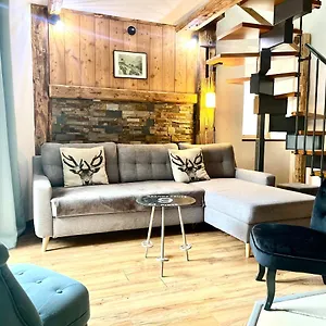 la-grange-dauguste.hotels-rhonealpes.com/